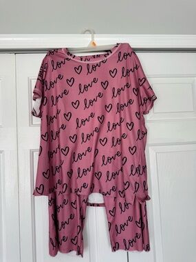 Women's Pink 'Love' Print Pajama Set